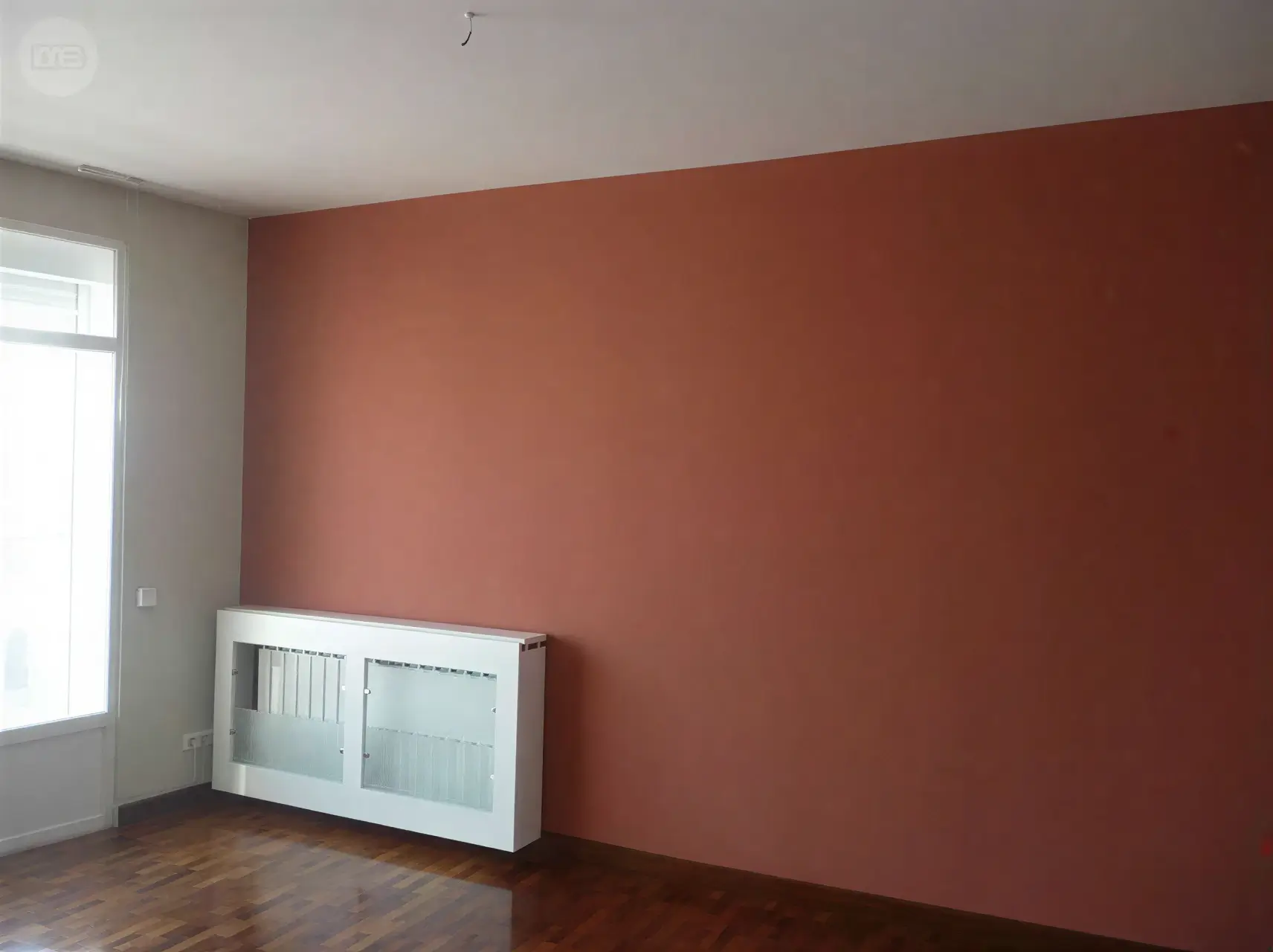 Pared de acento en color en vivienda, pintura interior realizada por Los Pintores en Murcia